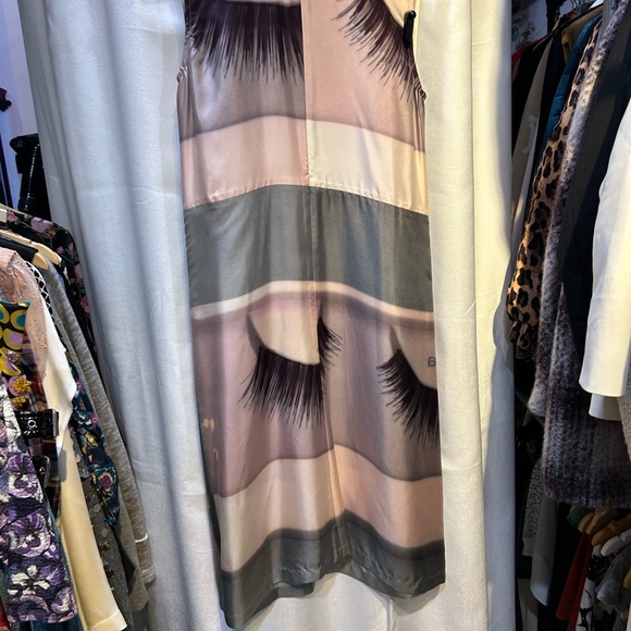 Celine
dress
eyelash - Picture 2 of 3